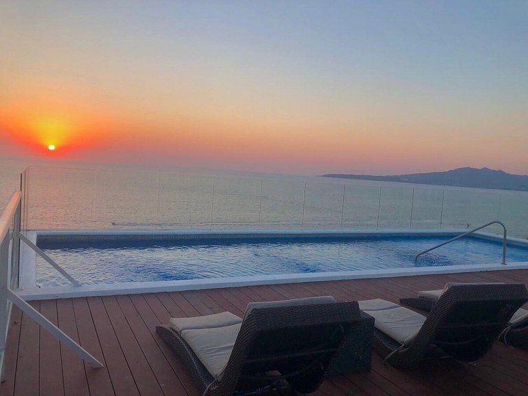 BEACHFRONT PENTHOUSE with PRIVATE POOL