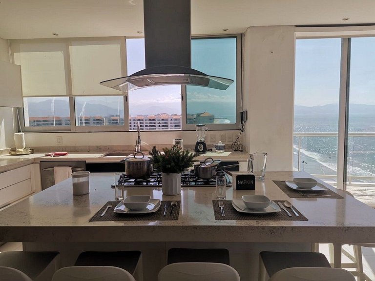BEACHFRONT PENTHOUSE with PRIVATE POOL