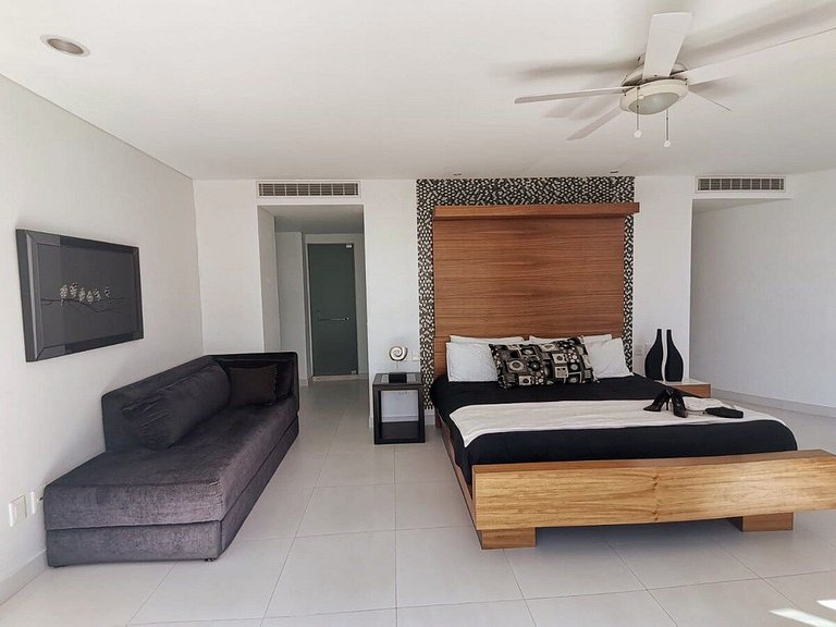 BEACHFRONT PENTHOUSE with PRIVATE POOL