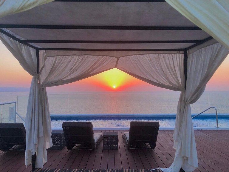 BEACHFRONT PENTHOUSE with PRIVATE POOL