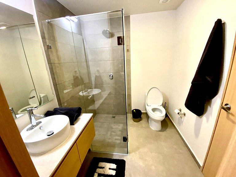PH en piso 14, Mucha Seguridad Con Jacuzzi y Gym