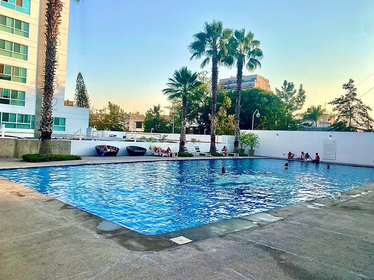 2 BEDROOMS WITH POOL, GYM, 24 HOURS SECURITY, 7 PEOPLE