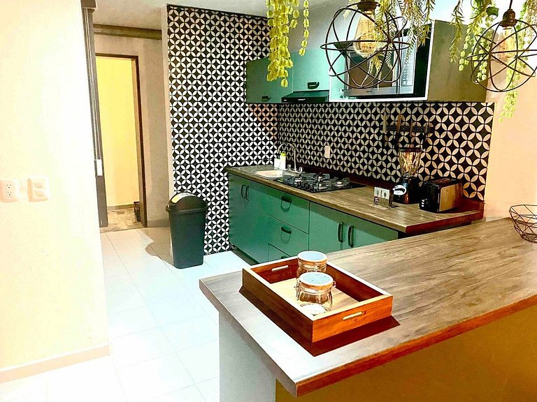 GROUND FLOOR, ENORMOUS WITH GARDEN AND PARKING FOR 11 PAX. E