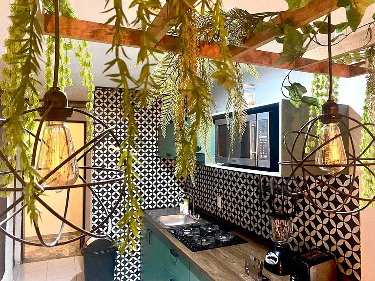 GROUND FLOOR, ENORMOUS WITH GARDEN AND PARKING FOR 11 PAX. E