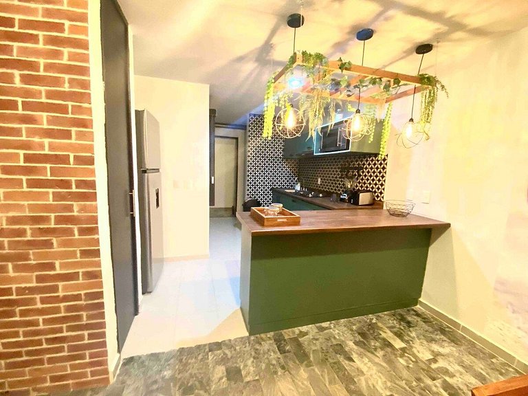 GROUND FLOOR, ENORMOUS WITH GARDEN AND PARKING FOR 11 PAX. E