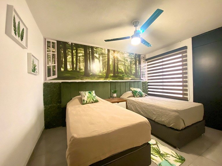 GROUND FLOOR, ENORMOUS WITH GARDEN AND PARKING FOR 11 PAX. E