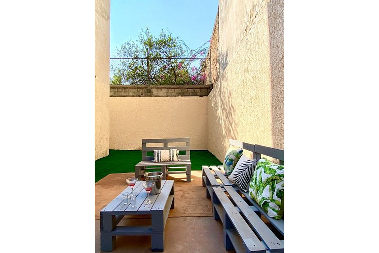 GROUND FLOOR, ENORMOUS WITH GARDEN AND PARKING FOR 11 PAX. E