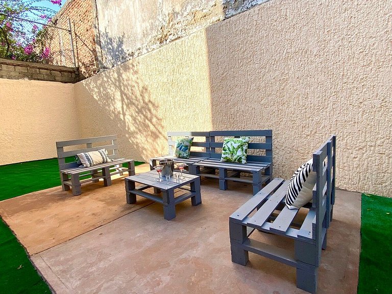 GROUND FLOOR, ENORMOUS WITH GARDEN AND PARKING FOR 11 PAX. E