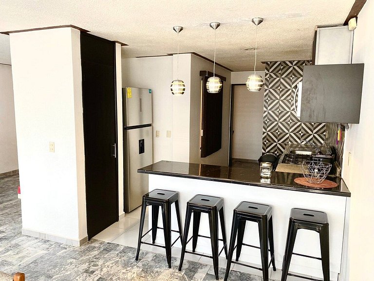 HUGE. FULL APARTMENT 100% REMODELED EXPO AREA