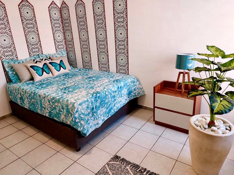 HUGE. FULL APARTMENT 100% REMODELED EXPO AREA