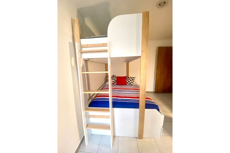 HUGE. FULL APARTMENT 100% REMODELED EXPO AREA