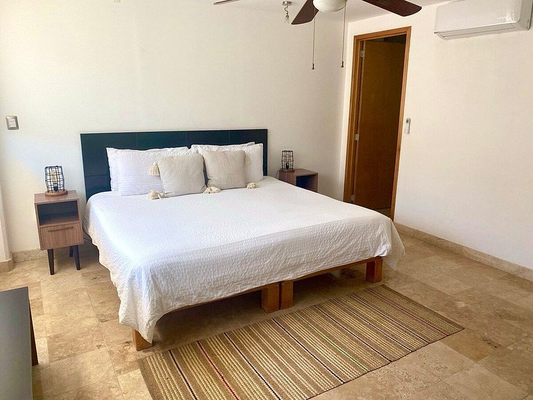 2 STORY APARTMENT, POOL VIEW. 50 mts from THE SEA