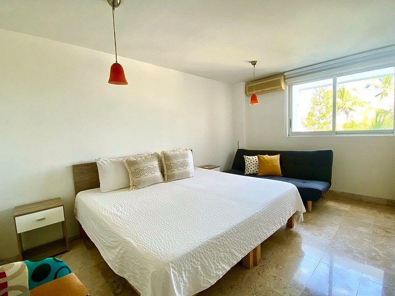 2 STORY APARTMENT, POOL VIEW. 50 mts from THE SEA