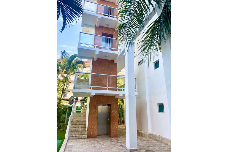 2 STORY APARTMENT, POOL VIEW. 50 mts from THE SEA