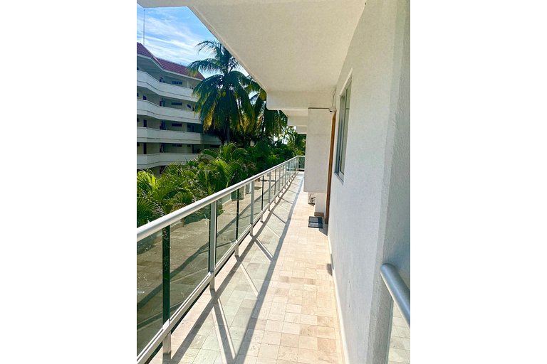 2 STORY APARTMENT, POOL VIEW. 50 mts from THE SEA
