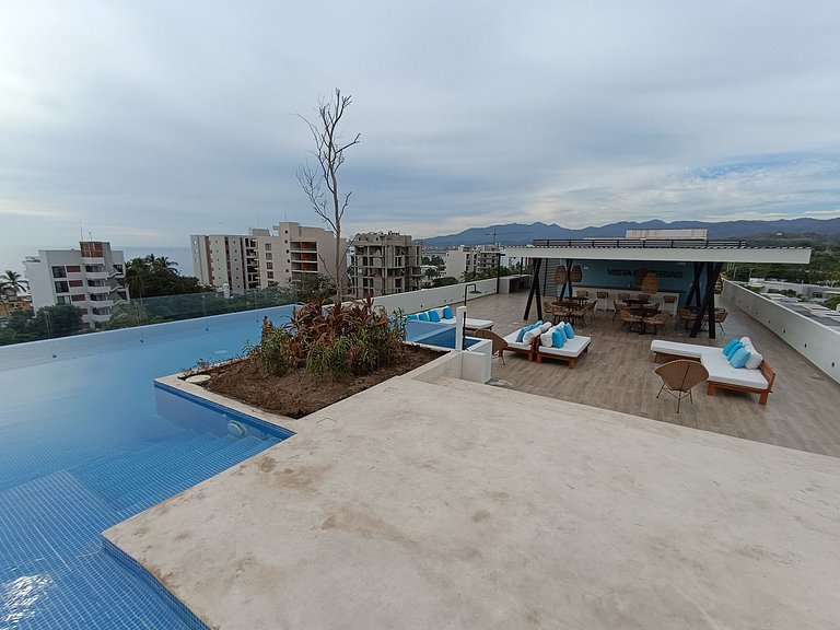 Excellent location with a roof garden and pool