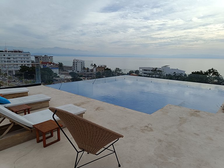 Excellent location with a roof garden and pool
