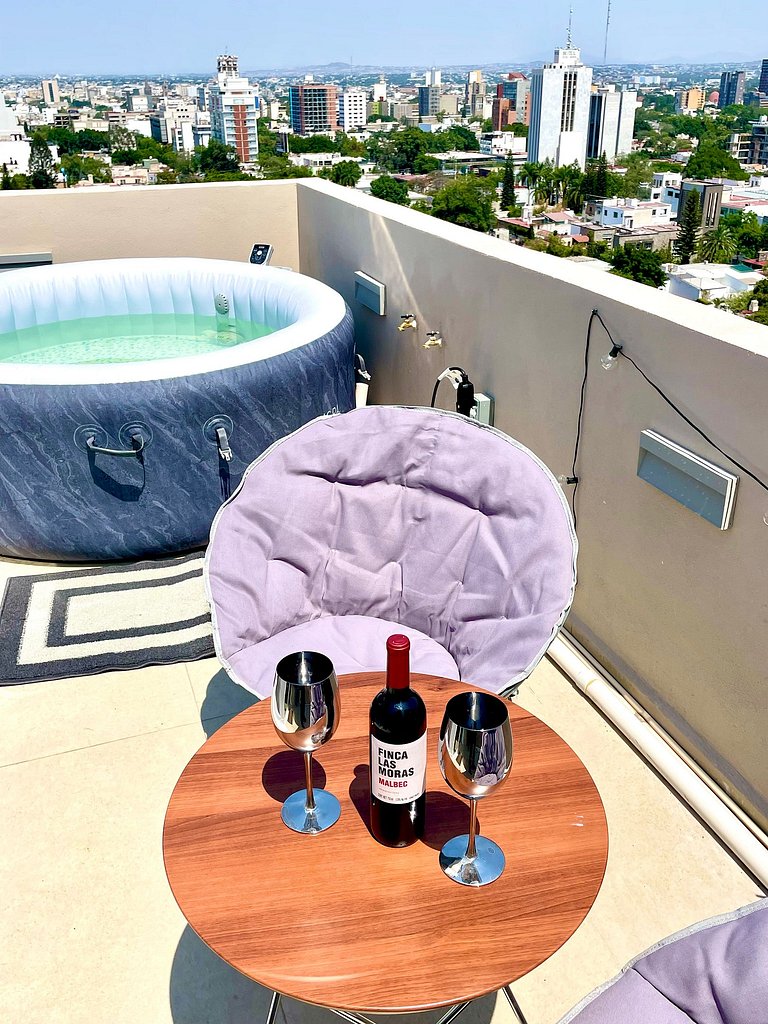Glamping con jacuzzi en piso 15, único en Gdl, vistas espect