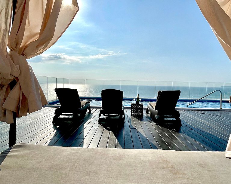 BEACHFRONT PENTHOUSE with PRIVATE POOL
