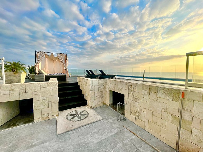 BEACHFRONT PENTHOUSE with PRIVATE POOL